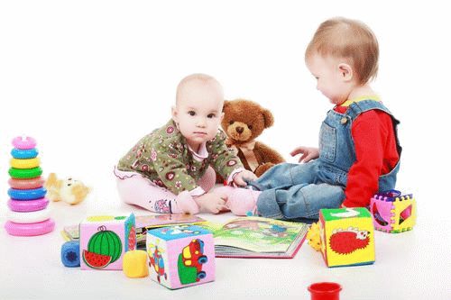 Первые игрушки малышам - с какого возраста можно новорожденным?